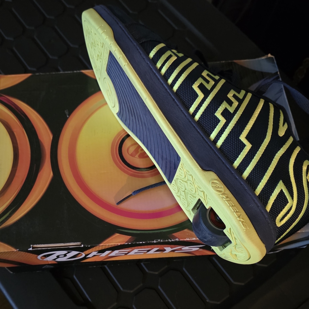 Heelys Black and Yellow Sneakers with Built-in Wheels